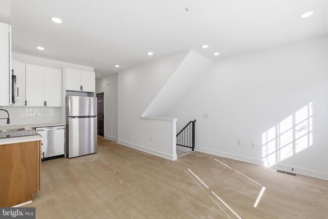 Building Photo - 2219 N 5th St