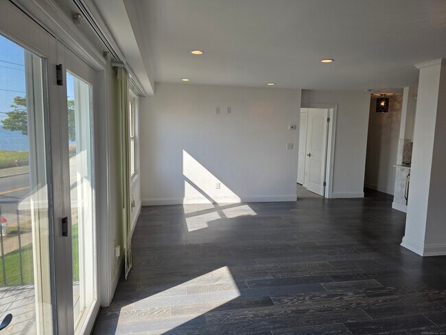 Foto del edificio - 215 Beach St