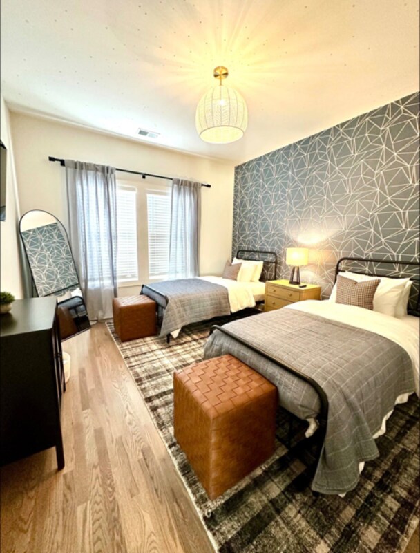 Building Photo - 240 Laurel Ave SW