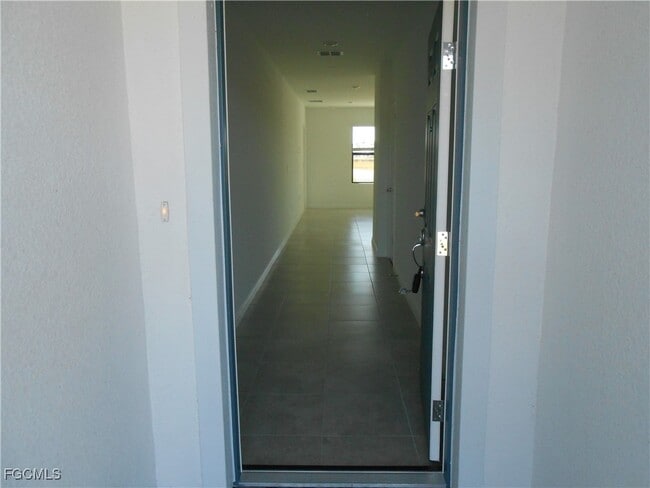 Foto del edificio - 623 Lakeside Oasis Ave