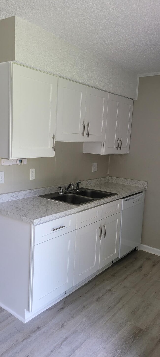 Building Photo - Summerfield Apartments
