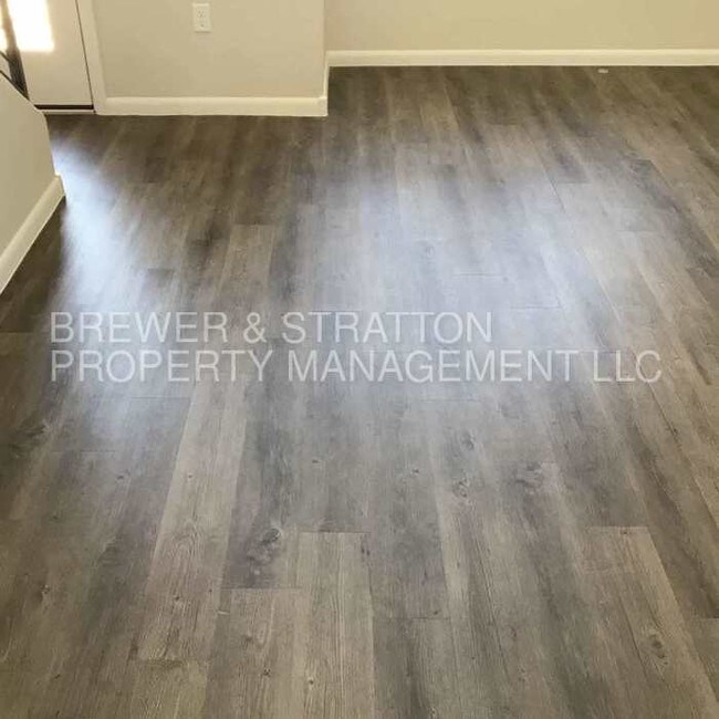 Building Photo - 2090 S Dorsey Ln