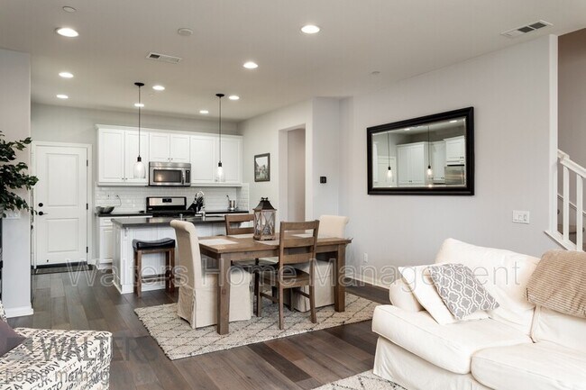 Building Photo - 15927 Parkview Loop