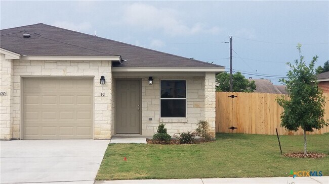 Building Photo - 200 Lowes Blvd