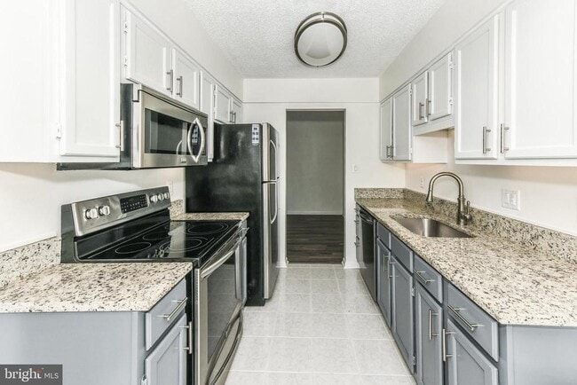Building Photo - 10204 Bushman Dr
