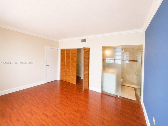 Foto del edificio - 825 Brickell Bay Dr