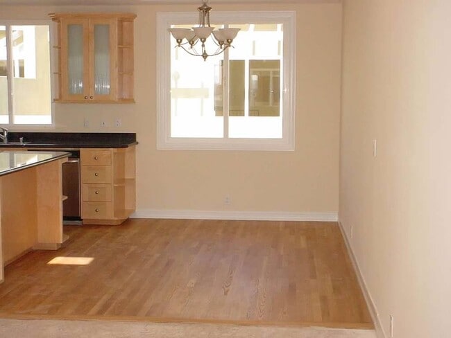 Kitchen - 5582 W 190th St