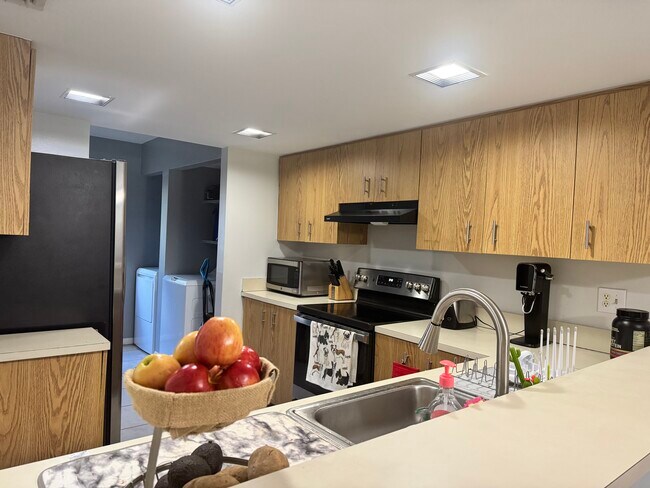 Building Photo - 7115 SW 42nd Ct