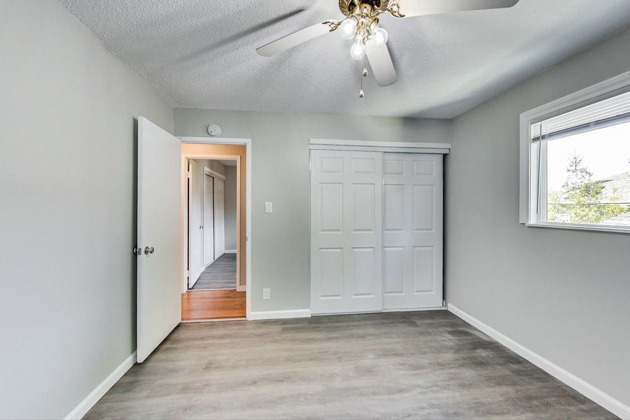 Primary Photo - Modern and Elegant Lakeshore 2 bedroom apa...