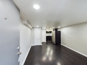Building Photo - 605-602 Street