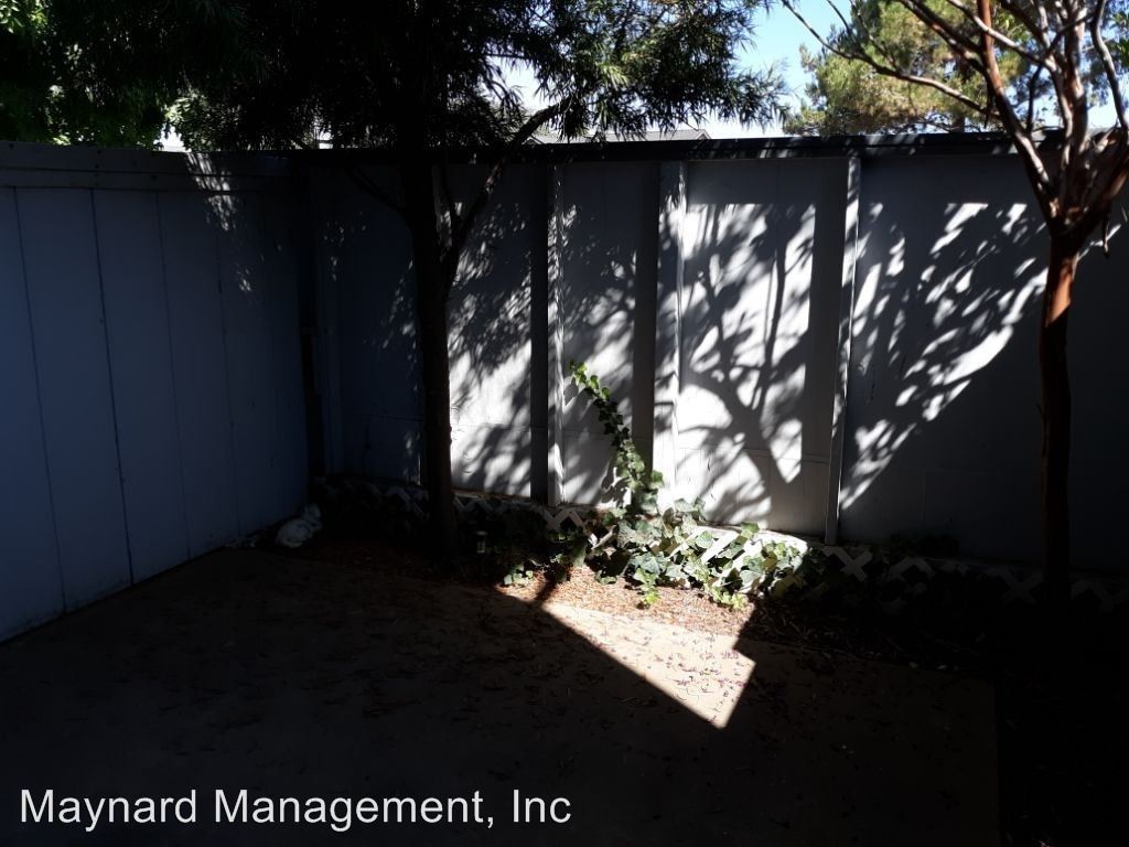Building Photo - 2 br, 1.5 bath House - 4 Westview Dr.