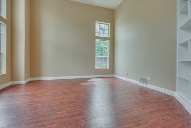 Building Photo - 6922 Clear Springs Cir