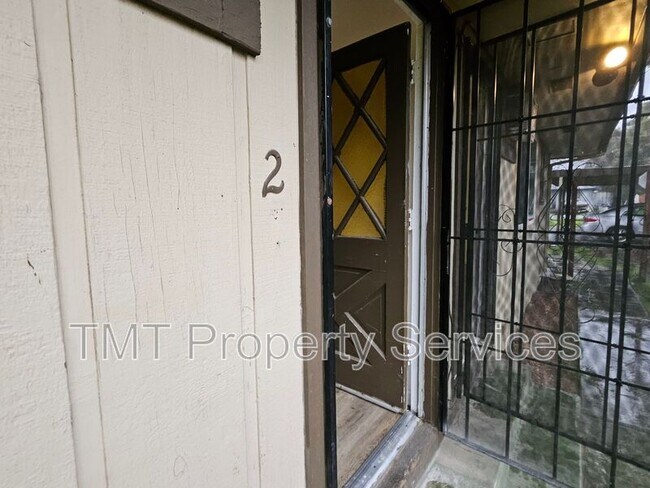 Foto del edificio - 2619 Acacia St