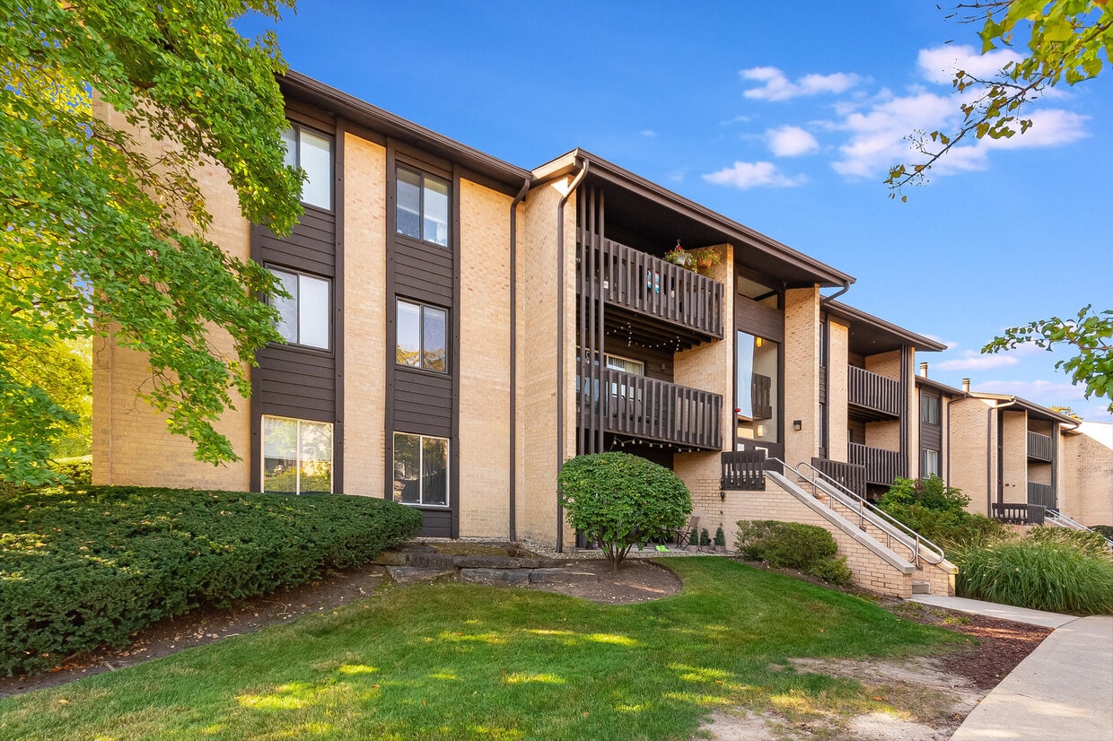 Primary Photo - 6165 Knoll Wood Ct