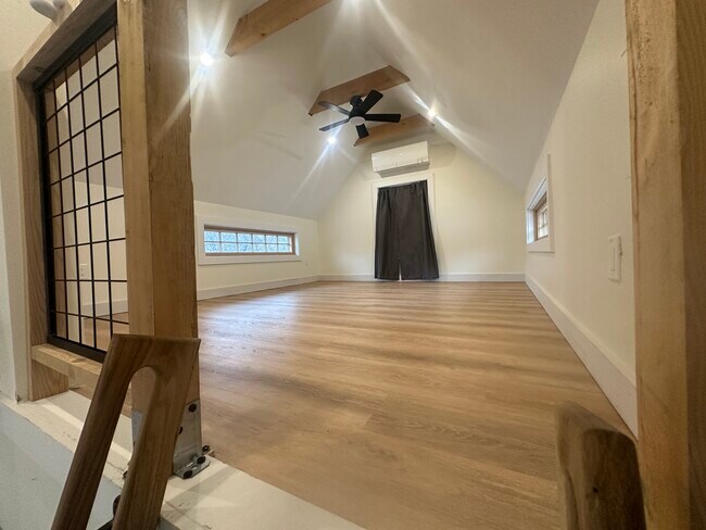 Foto del edificio - 102 Saco Ave