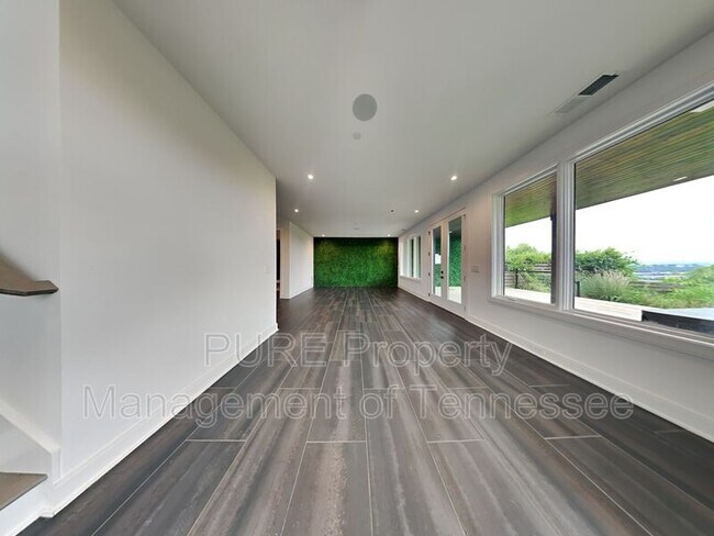 Foto del edificio - 6006 Hill Cir Dr