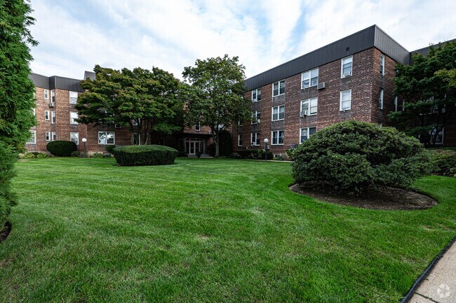 Building Photo - 510-530 Dubois Ave