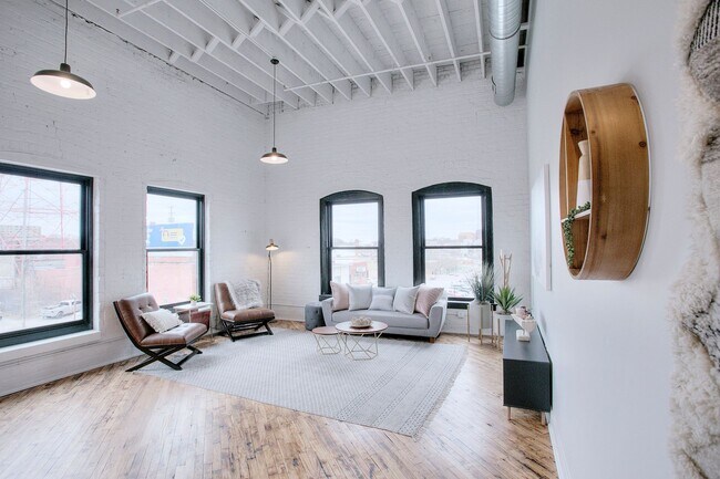 Foto del edificio - Stylish Apartment Available at Farnam Hill...