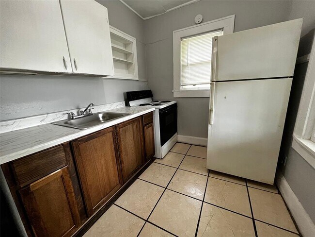 Building Photo - 634 14th St N