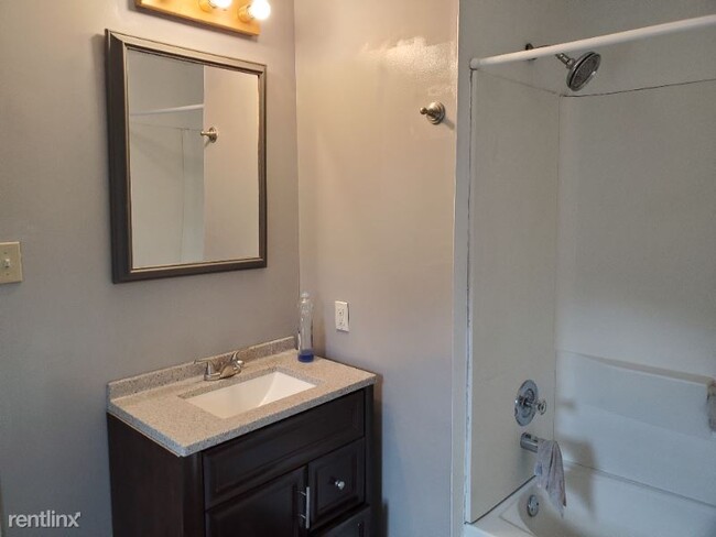 Building Photo - 4 br, 1 bath House - 309 Myrtle Avenue