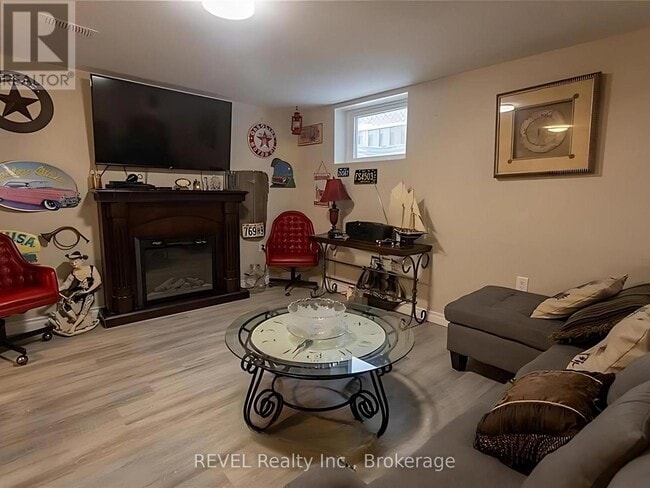 Building Photo - 12 Glendale Dr