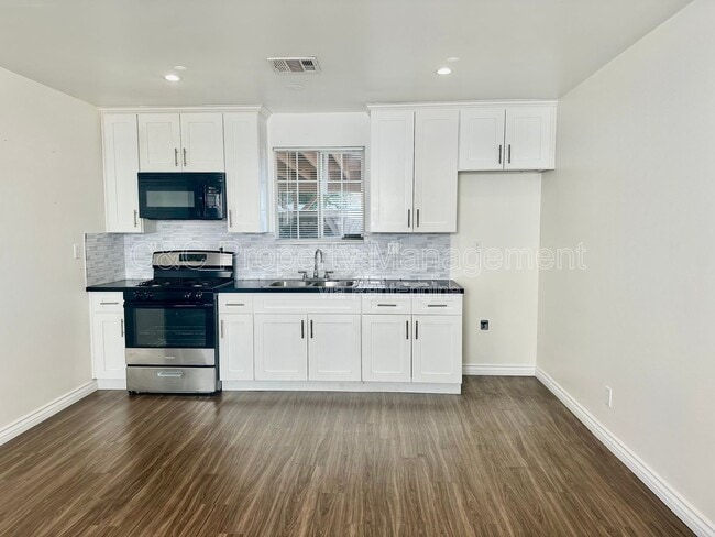 Foto del edificio - 7053 Lindley Ave