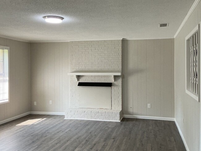 Building Photo - 62 Beinville St