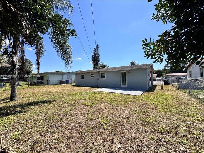 Building Photo - 2040 NW 29th Terrace