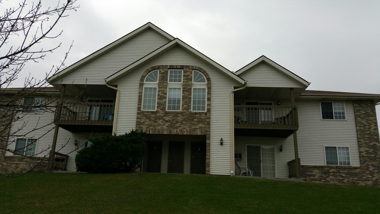 630 Westfield Way Unit 5, Pewaukee, WI 53072 Room for Rent in