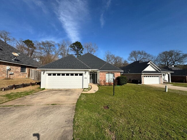 Building Photo - Community pool.. Close to Barksdale Air Fo...