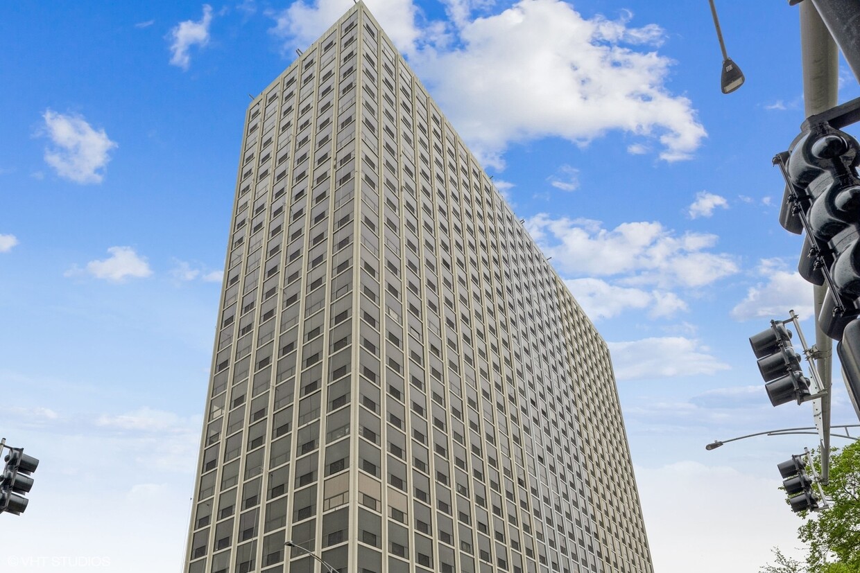 Foto principal - 4343 N Clarendon Ave