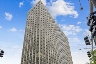 Building Photo - 4343 N Clarendon Ave