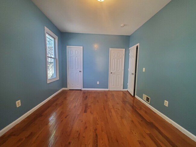 Building Photo - 9 Saint James Pl