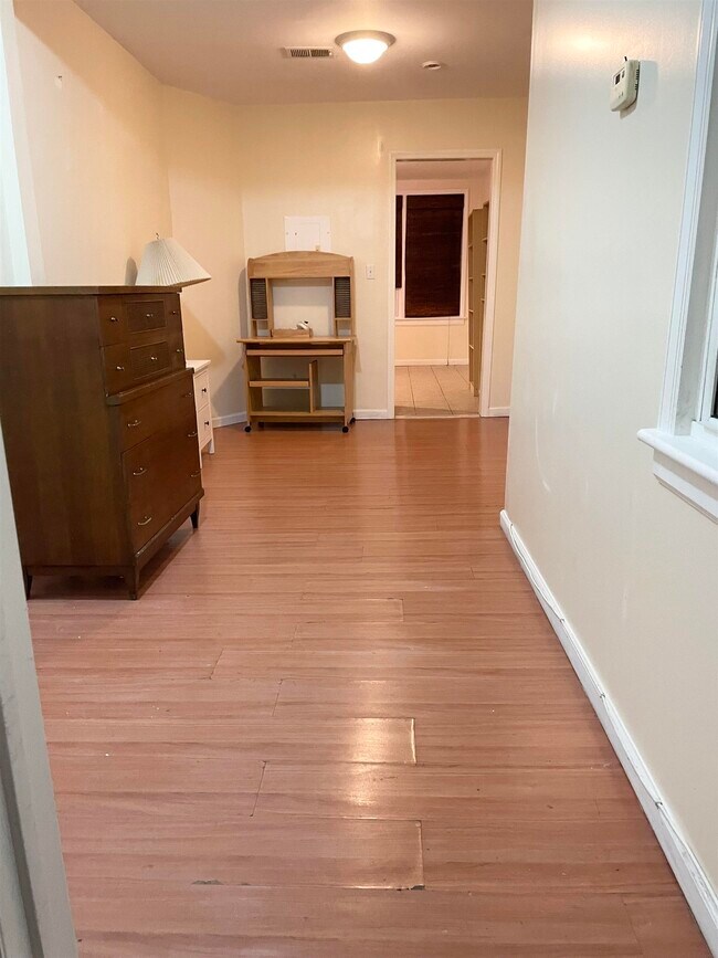 Building Photo - 395 Walker St