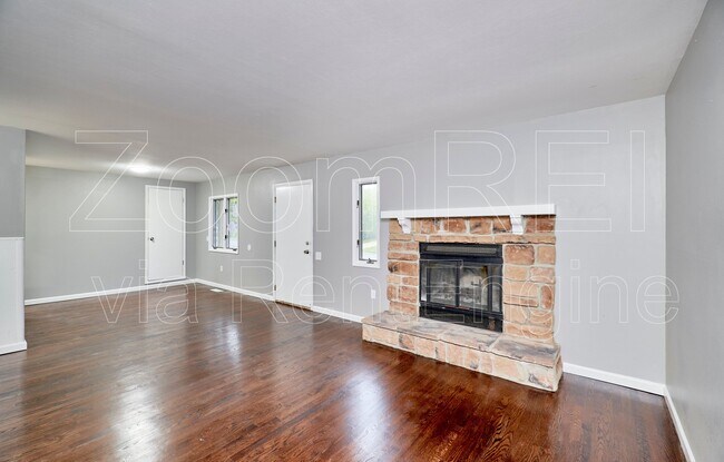 Building Photo - 740 Jamaica Pl