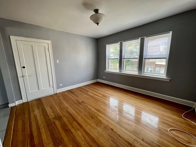 Building Photo - 4017 S Francisco Ave