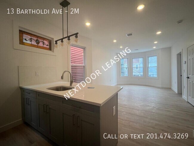 Building Photo - 13 Bartholdi Ave