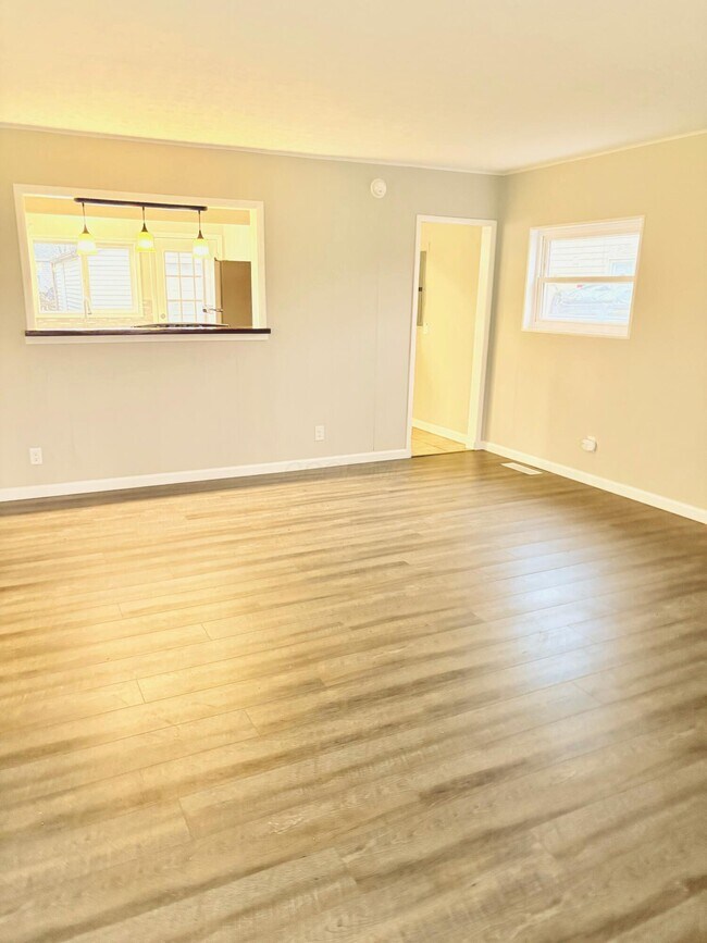 Foto del edificio - 4052 Ural Ave