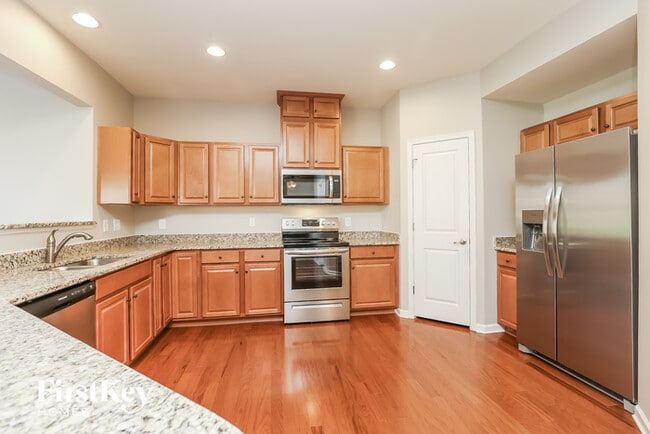 Building Photo - 7836 Oakfield Grove