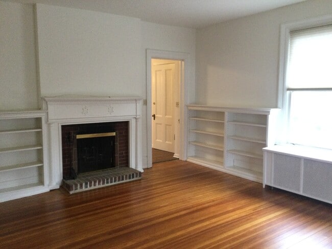 Living room w/ fireplace - 5 Chateau Thierry Ave
