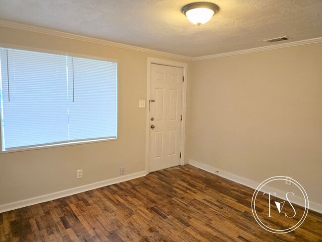 Foto del edificio - RATE DROP ALERT (was $1600/month)!