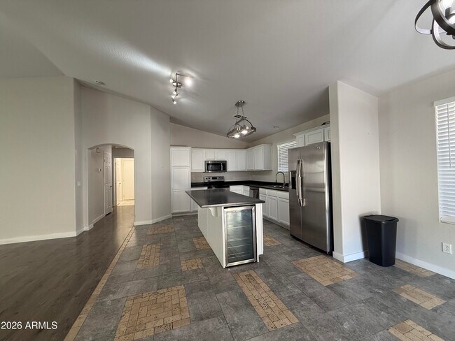 Building Photo - 6723 W Beverly Rd