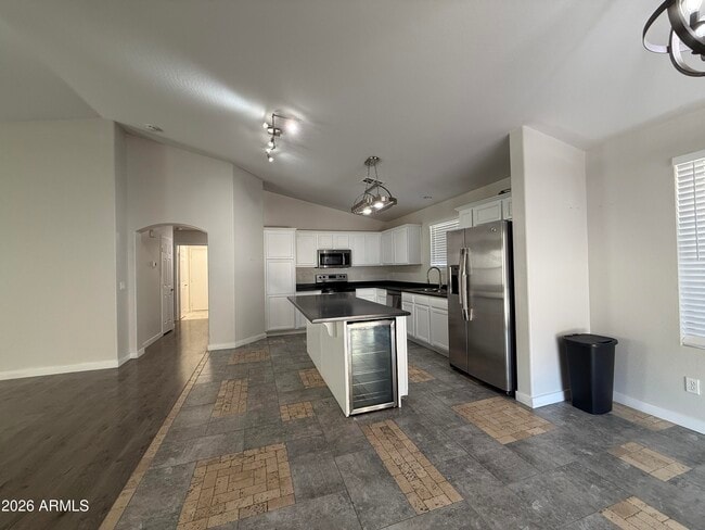 Foto del edificio - 6723 W Beverly Rd