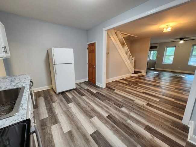 Foto del edificio - Beautiful 3 bedroom 1 bath house - patio -...