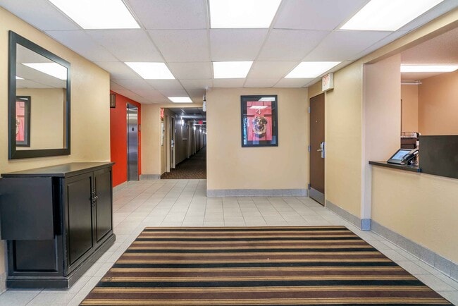 Building Photo - Furnished Studio-Toledo - Holland