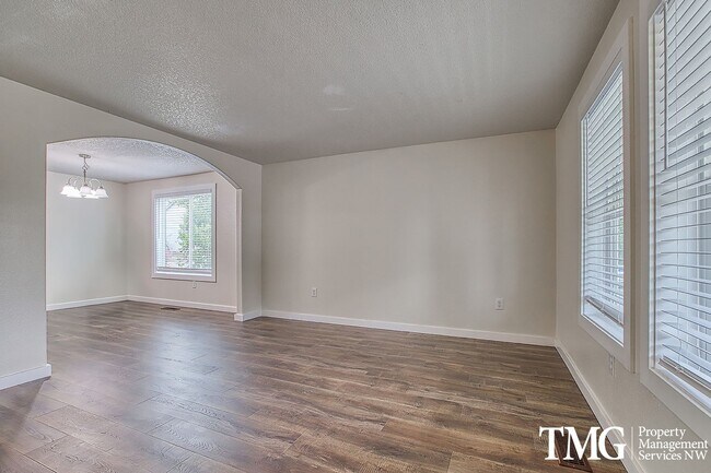Foto del edificio - Freshly Updated 4BD Home in Great Ridgefie...