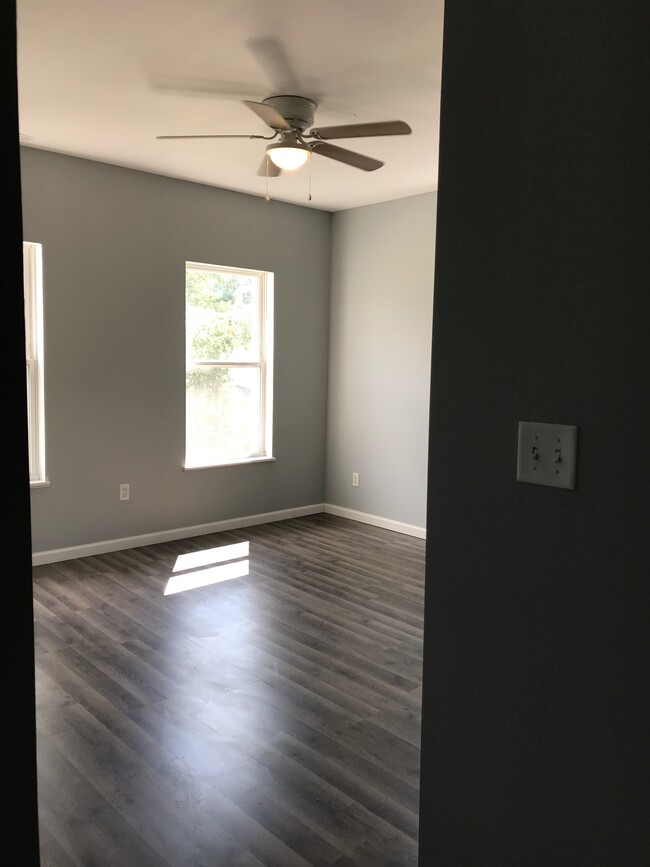 Living room space - 828 W Roache St