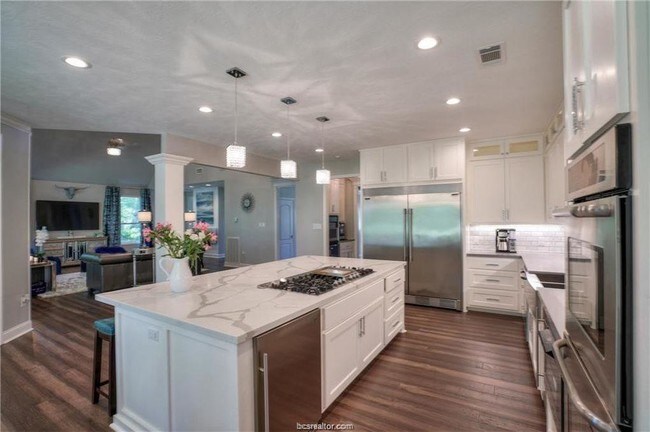 Building Photo - 1107 Royal Adelade Dr