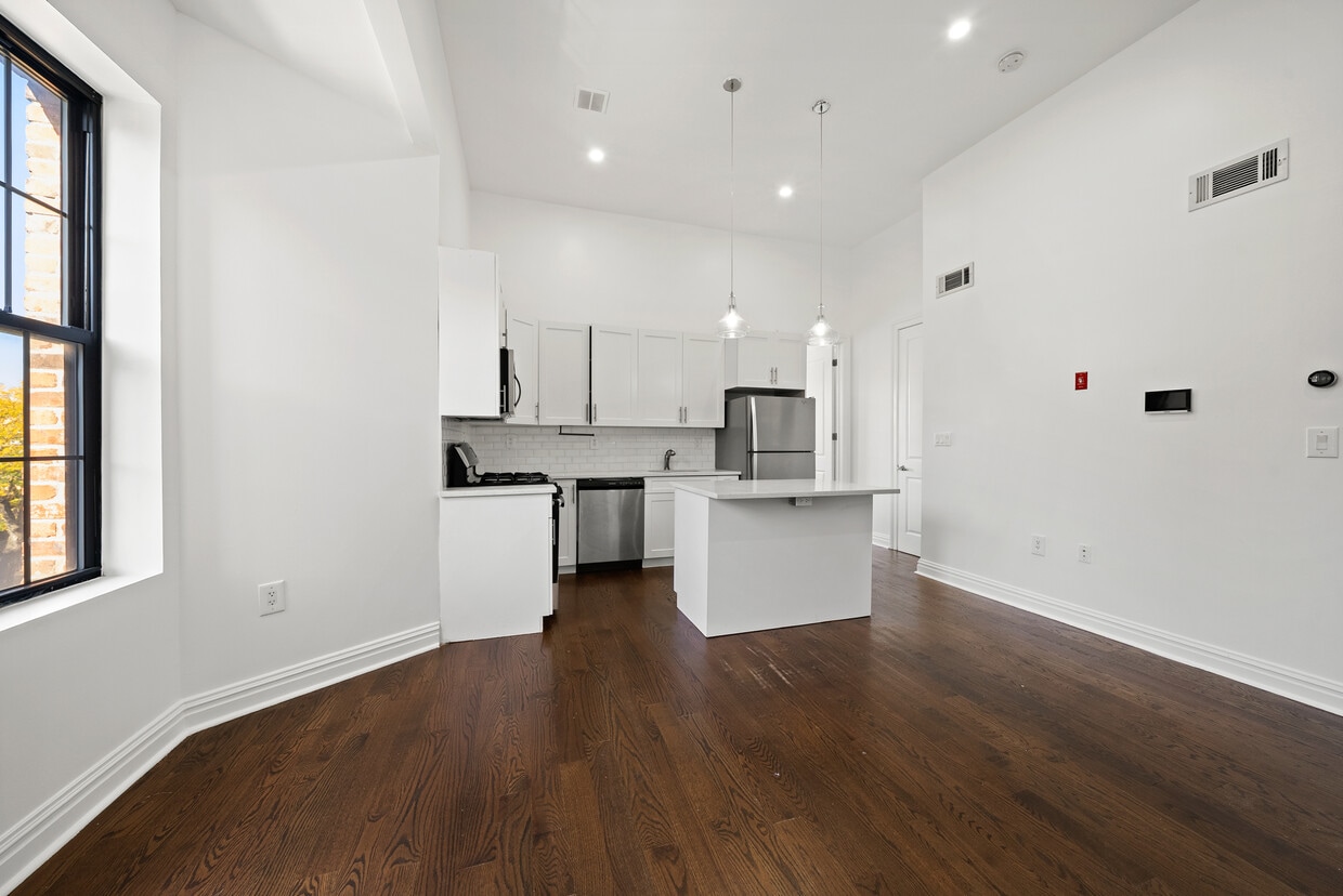 Primary Photo - 1340 Bushwick Ave