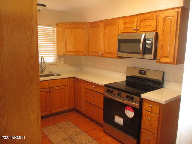 Building Photo - 2021 S La Rosa Dr